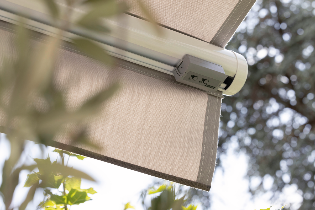 WAREMA WMS Windsensor an der Markise – Ansicht 3